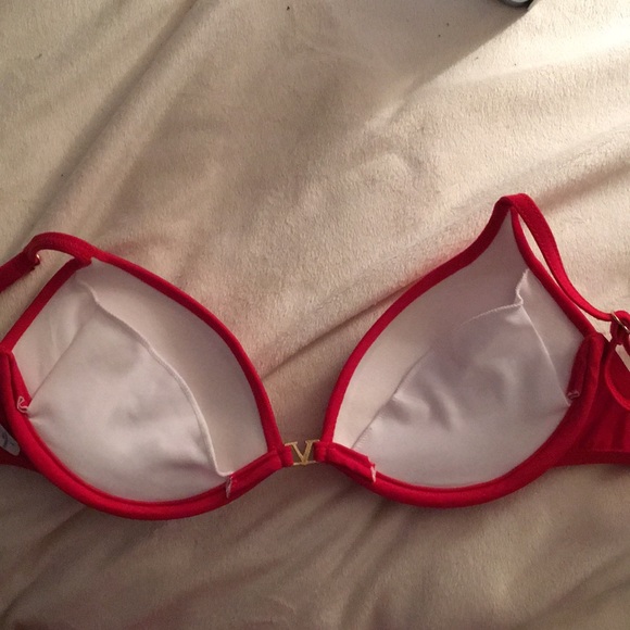 Red padded swimsuit - Picture 4 of 4